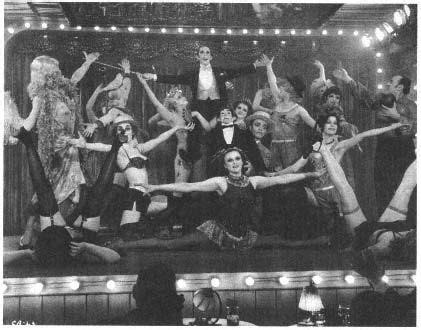 Cabaret filmiyle 1970'lerin başlarında Berlin'de geçen aşkı ve toplumsal değişimi keşfedin!